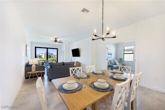 19573 Hinkley Dr in Estero, FL - Foto de edificio - Building Photo