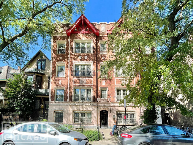 2500 N Sawyer Ave, Unit 1B in Chicago, IL - Building Photo - Building Photo