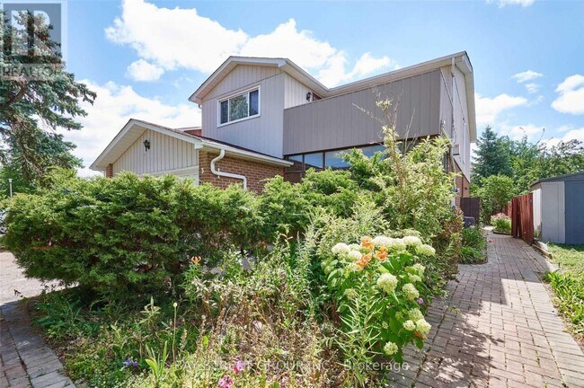 3 Mossbrook Crescent in Toronto, ON - Building Photo - Building Photo