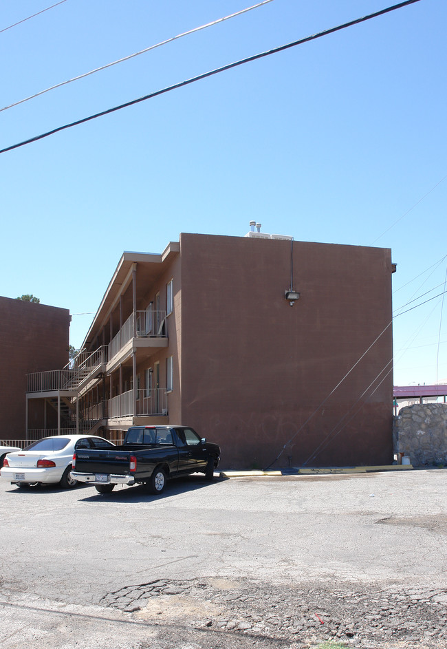 525 N Carolina Dr in El Paso, TX - Building Photo - Building Photo