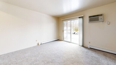 Wood Creek Apartments in Kenosha, WI - Building Photo - Building Photo