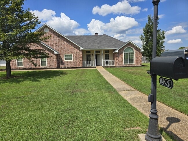 15298 Wagon Wheel Cir in Chandler, TX - Building Photo - Building Photo