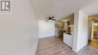 9656-9656 Hillcrest Dr in Grande Prairie, AB - Building Photo - Building Photo