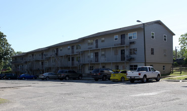 Cross Roads Apartments in Durham, NC - Building Photo - Building Photo