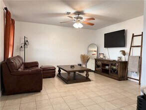 1211 Webhollow Cir, Unit B in Bryan, TX - Building Photo - Building Photo
