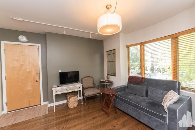 property at 2035 W Crystal St