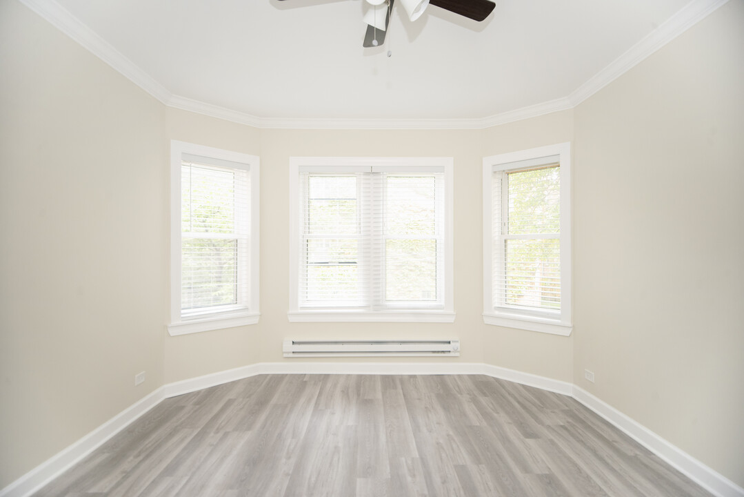 646 W Roscoe St, Unit 646-3n in Chicago, IL - Building Photo