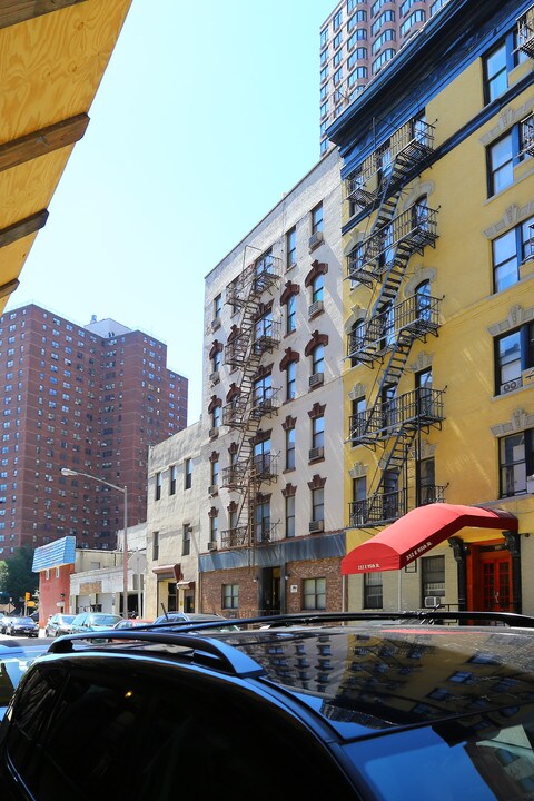 336 E 95th St in New York, NY - Building Photo
