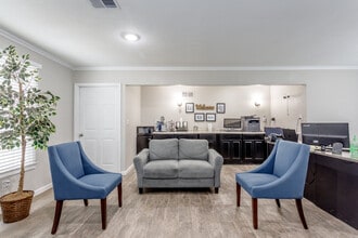 Broadway Ridge Apartments in Gladstone, MO - Foto de edificio - Interior Photo