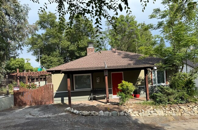 1622 Foothill Blvd in La Canada Flintridge, CA - Building Photo - Building Photo