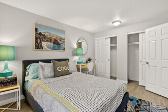 Rivercrest Meadows in Tualatin, OR - Building Photo - Building Photo