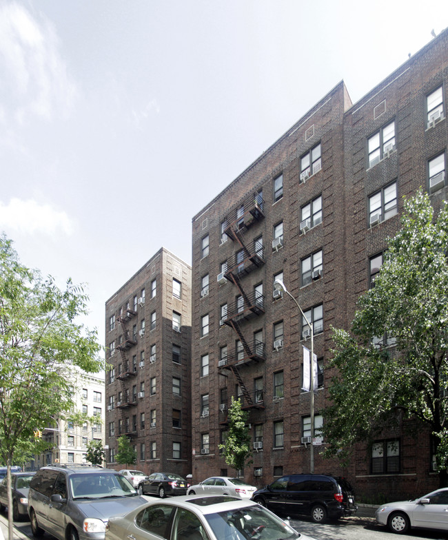 2561-2567 Amsterdam Ave in New York, NY - Building Photo - Building Photo