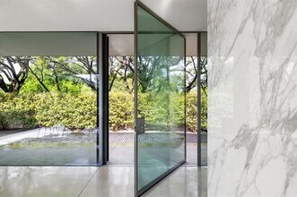 11345 W Ricks Cir in Dallas, TX - Foto de edificio - Building Photo