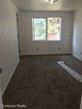 1251 N Copper Creek Rd-Unit -Unit 1 in Wasilla, AK - Building Photo - Building Photo