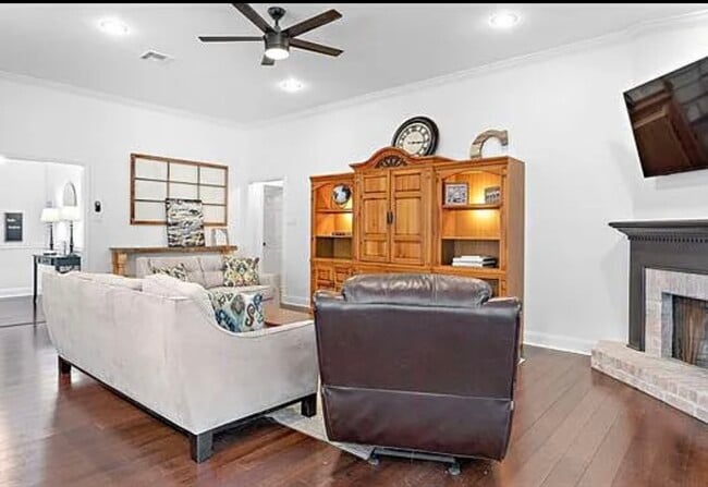 property at 2159 Rue Pickney