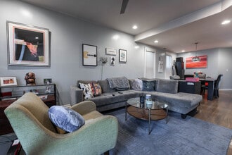 2651 W Armitage Ave, Unit 1 in Chicago, IL - Foto de edificio - Building Photo