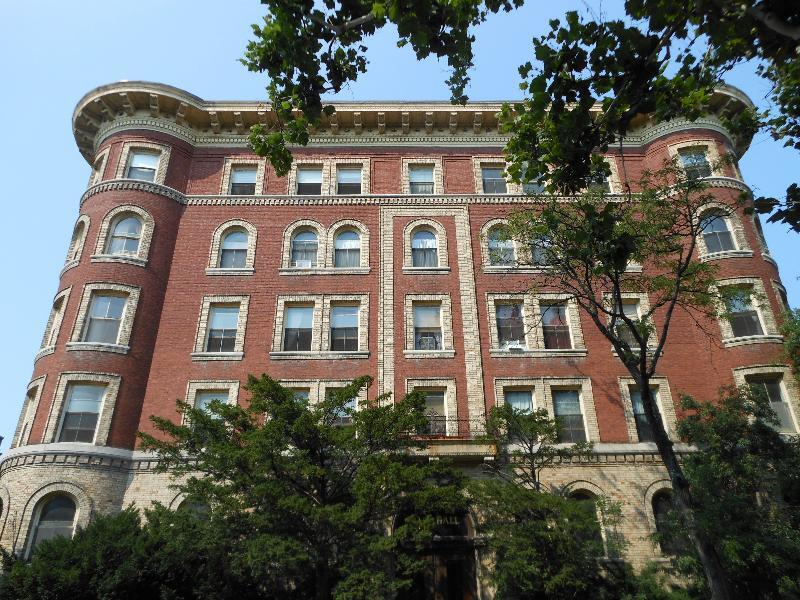 2 Ware St, Unit 202 in Cambridge, MA - Foto de edificio