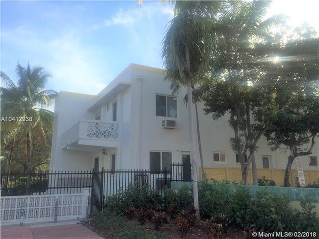 428 Collins Ave-Unit -1 in Miami Beach, FL - Building Photo - Building Photo
