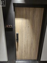 1 Fairview Rd E in Mississauga, ON - Building Photo