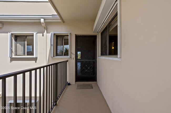 6165 S Mirror Lake Dr in Sebastian, FL - Foto de edificio - Building Photo