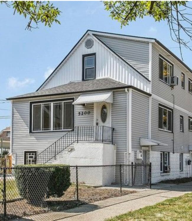 5200 S Lorel Ave, Unit 2nd Floor Unit