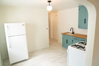 4335 Cedar Ave S in Minneapolis, MN - Building Photo - Building Photo