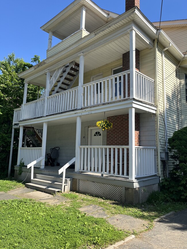 42 E Albert St in Torrington, CT - Building Photo - Building Photo