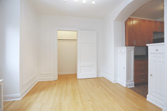 40 East Oak in Chicago, IL - Building Photo - Interior Photo