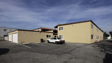 291 Avocado St. in Costa Mesa, CA - Foto de edificio - Building Photo