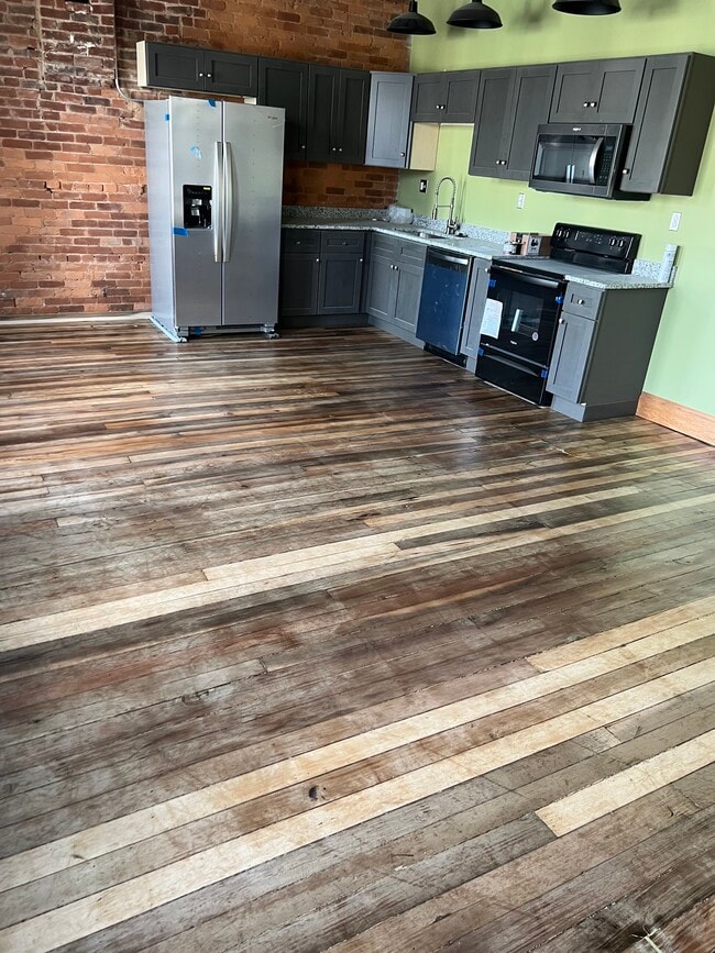 1609 Winchester Ave, Unit Suite A in Ashland, KY - Building Photo - Building Photo