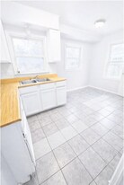 18452 Shaftsbury Ave in Detroit, MI - Building Photo