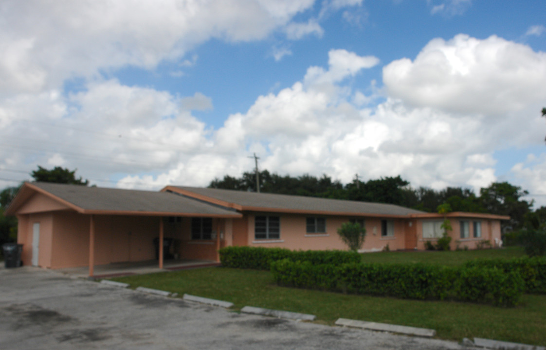 5849-5851 Mckinley St in Hollywood, FL - Building Photo