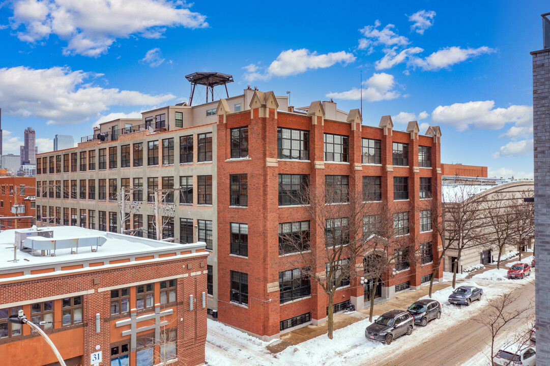 Heartbreak Lofts in Chicago, IL - Building Photo