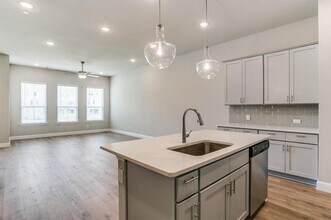 340 Almanor St in Lewisville, TX - Building Photo - Building Photo