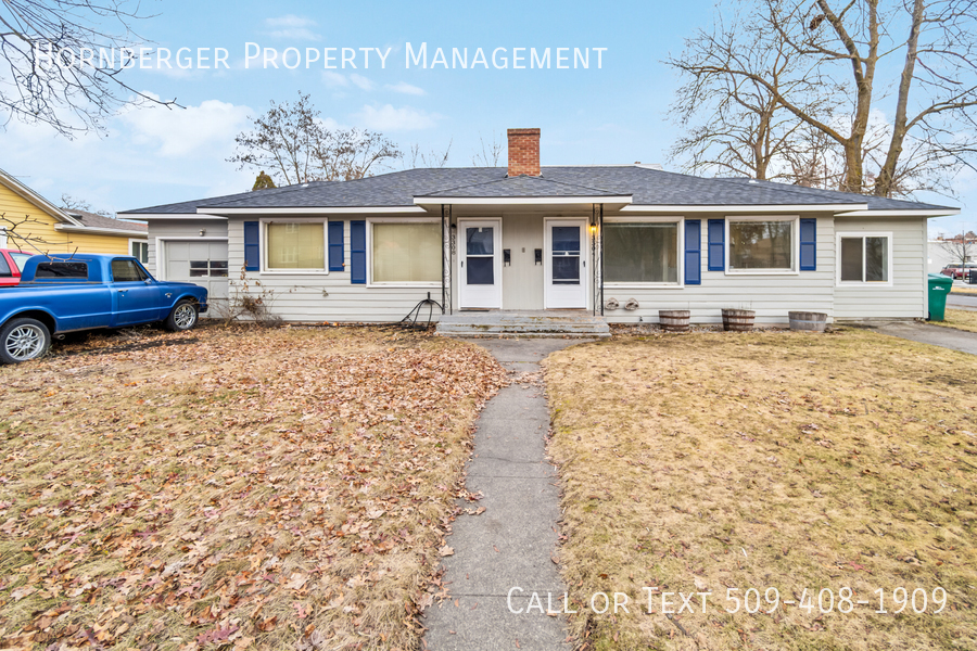 3304 N Hutchinson Rd, Unit 1 in Millwood, WA - Building Photo