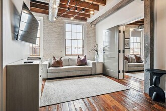 315 Girod St in New Orleans, LA - Foto de edificio - Building Photo