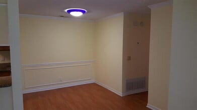 606 Barrington Hills Dr in Atlanta, GA - Building Photo - Building Photo