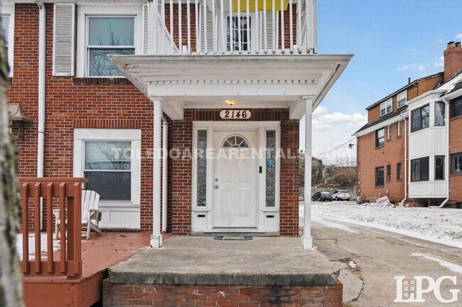2146 Wyndhurst Rd in Toledo, OH - Building Photo - Building Photo