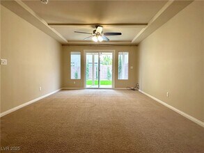 6451 Amberleaf Way in Las Vegas, NV - Building Photo - Building Photo