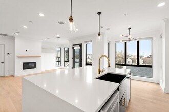148 W 9th St, Unit PH7 in Boston, MA - Building Photo - Building Photo