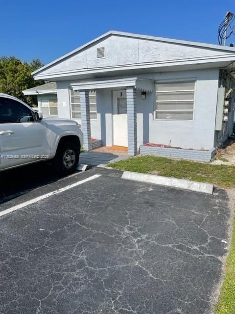 5411 Ravenswood Rd in Fort Lauderdale, FL - Foto de edificio