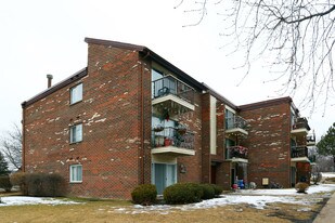 Wine Tree Apartments in Wheeling, IL - Building Photo