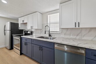 2118 Webster St in Houston, TX - Foto de edificio - Building Photo