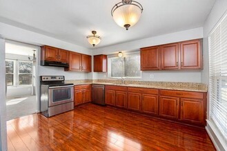 1802 Farmbrook Dr in Troy, MI - Building Photo - Building Photo