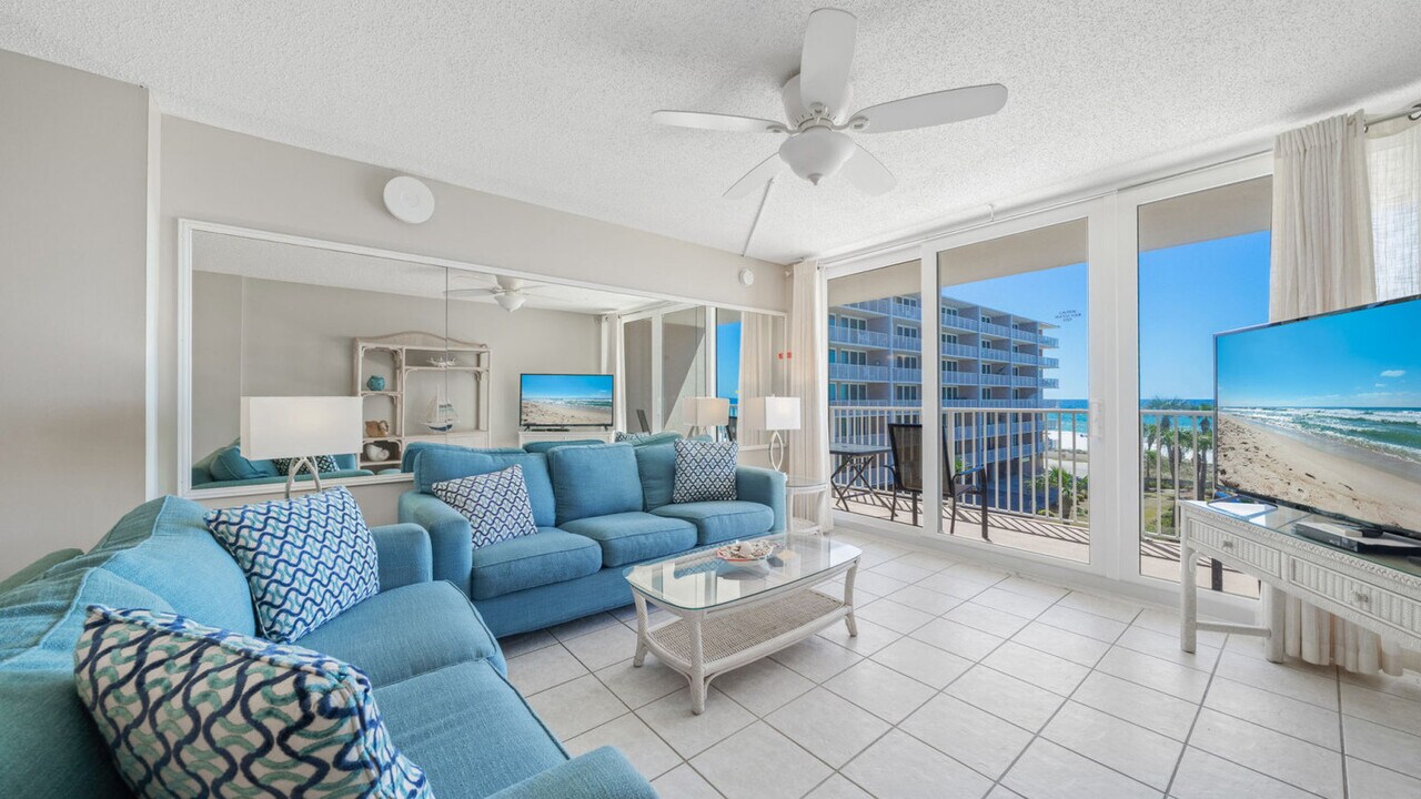 7205 Thomas Dr in Panama City Beach, FL - Building Photo