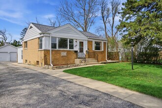 2506 Rusty Dr in Des Plaines, IL - Building Photo - Building Photo