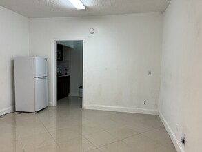 8421 S Orange Blossom Trl, Unit 147 in Orlando, FL - Building Photo - Building Photo