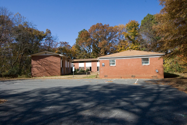 400 Bacon Ave in Charlotte, NC - Foto de edificio - Building Photo