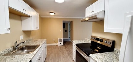 2 Squire Ct, Unit 3 in Natick, MA - Building Photo - Building Photo