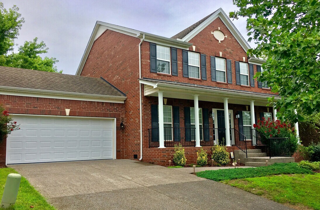 9720 Tanglewood Ln in Brentwood, TN - Building Photo
